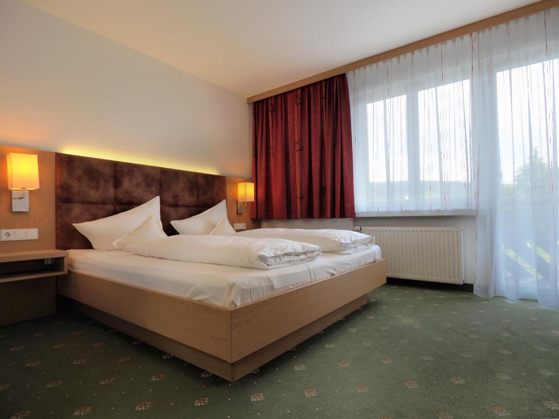 Hotel-Gasthof Loewen Фельдкирьх Экстерьер фото
